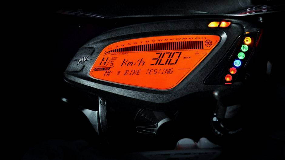 Velocidade m&aacute;xima divulgada &eacute; de 269 km/h | <a href="https://beta-develop.quatrorodas.abril.com.br/moto/noticias/mv-agusta-f3-800-chega-r-56-mil-792913.shtml" rel="migration">Leia mais</a>