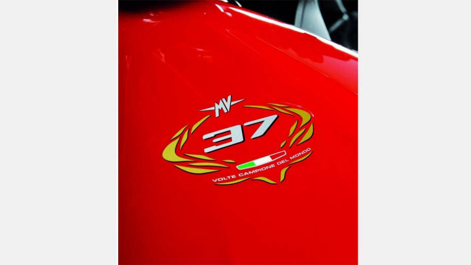 MV Agusta F3 800 2014 estar&aacute; dispon&iacute;vel nas concession&aacute;rias a partir da segunda quinzena de agosto | <a href="%20https://beta-develop.quatrorodas.abril.com.br/moto/noticias/mv-agusta-f3-800-chega-r-56-mil-792913.shtml" rel="migration">Leia mais</a>