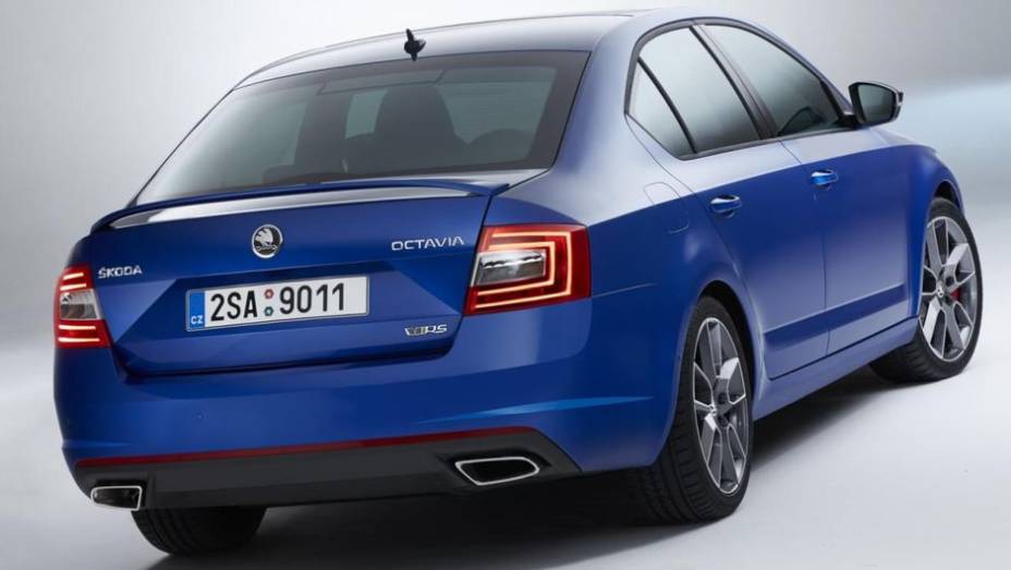 Equipado com a primeira, o carro acelera de 0 a 100 km/h em 6,8 segundos e chega à velocidade máxima de 248 km/h; com a segunda, vai de 0 a 100 km/h em 8,1 segundos e alcança os 232 km/h | <a href="https://beta-develop.quatrorodas.abril.com.br//saloes/frankfurt/2013/sk" rel="migration"></a> Equipado com a primeira, o carro acelera de 0 a 100 km/h em 6,8 segundos e chega à velocidade máxima de 248 km/h; com a segunda, vai de 0 a 100 km/h em 8,1 segundos e alcança os 232 km/h | <a href="https://beta-develop.quatrorodas.abril.com.br//saloes/frankfurt/2013/sk" rel="migration"></a>