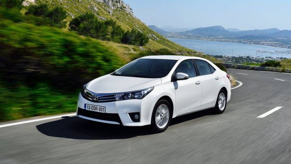 A Toyota divulgou uma segunda leva de imagens do sed&atilde; | <a href="https://beta-develop.quatrorodas.abril.com.br/noticias/fabricantes/toyota-revela-novo-corolla-europeu-743504.shtml" rel="migration">Leia mais</a> | <a href="https://beta-develop.quatrorodas.abril.com.br/galerias/toyota/novo-corolla-7" rel="migration"></a>