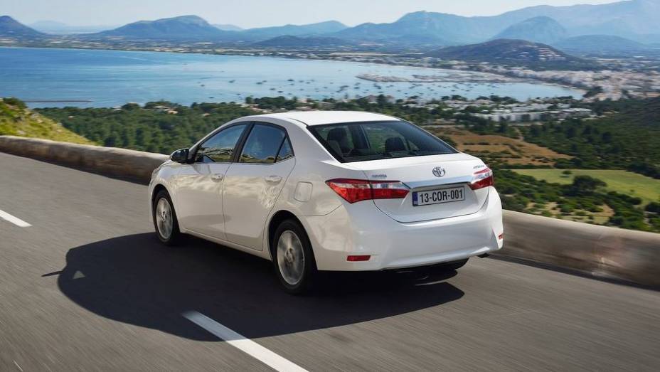 Lembrando que a vers&atilde;o europeia do novo Corolla ser&aacute; aquela que dar&aacute; origem &agrave; brasileira | <a href="https://beta-develop.quatrorodas.abril.com.br/noticias/fabricantes/toyota-revela-novo-corolla-europeu-743504.shtml" rel="migration">Leia mais</a> | <a href="https://quatrorodas.abril.co" rel="migration"></a>