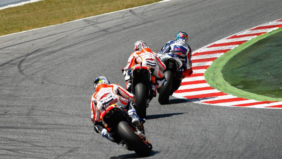 Com a vit&oacute;ria, Lorenzo est&aacute; apenas 7 pontos atr&aacute;s de Dani Pedrosa | <a href="https://beta-develop.quatrorodas.abril.com.br/moto/noticias/motogp-lorenzo-domina-gp-catalunha-744220.shtml" rel="migration">Leia mais</a>