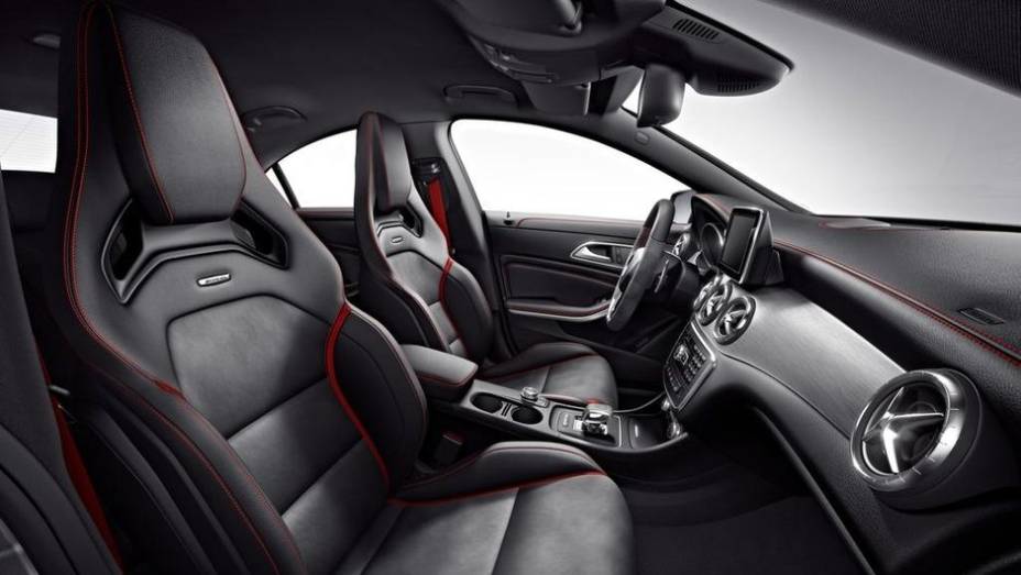 N&atilde;o h&aacute; qualquer altera&ccedil;&atilde;o na motoriza&ccedil;&atilde;o, de modo que o CLA 45 AMG Edition 1 &eacute; equipado com motor 2.0 turbo, que entrega 365 cavalos de pot&ecirc;ncia e 45,9 kgfm de torque | <a href="%20https://beta-develop.quatrorodas.abril.com.br/noticias/fabricantes/mercedes-anuncia-cla-45" rel="migration"></a>