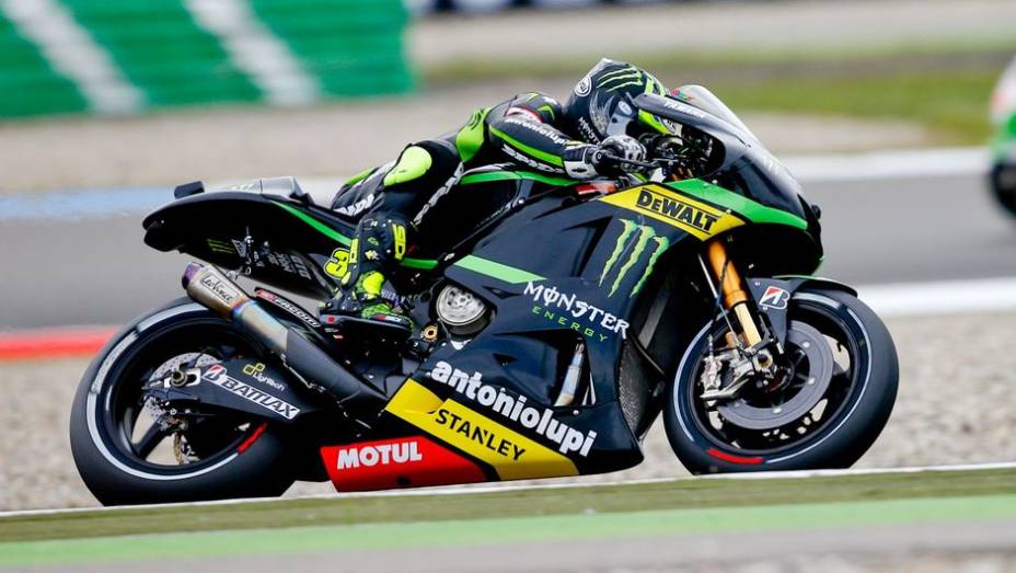 Pole-position, Cal Crutchlow terminou em terceiro | <a href="https://beta-develop.quatrorodas.abril.com.br/moto/noticias/motogp-rossi-reencontra-vitoria-assen-745441.shtml" rel="migration">Leia mais</a>