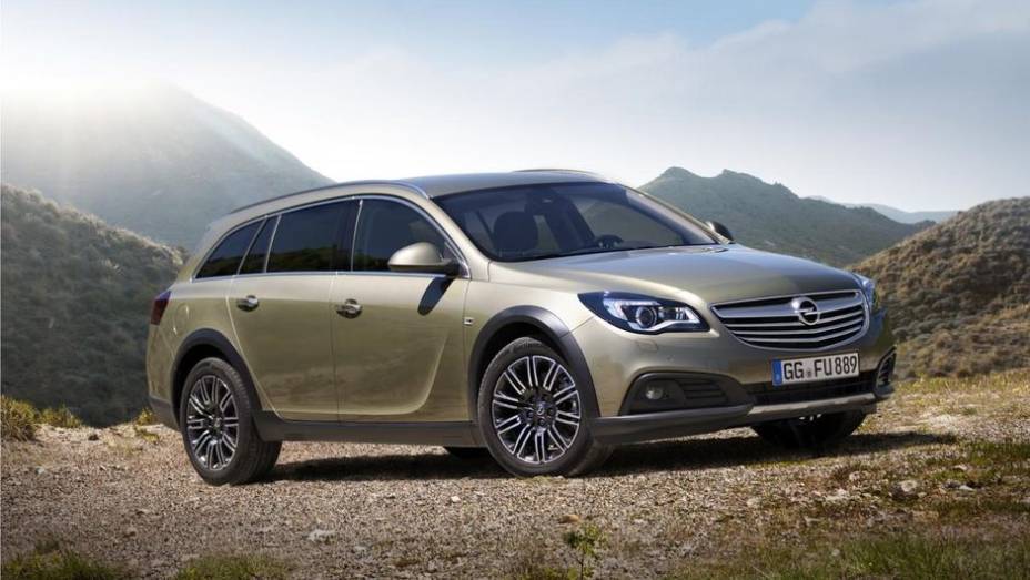 A Opel/Vauxhall revelou o Insignia Country Tourer | <a href="https://beta-develop.quatrorodas.abril.com.br/saloes/frankfurt/2013/opel-insignia-country-tourer-752099.shtml" rel="migration">Leia mais</a>