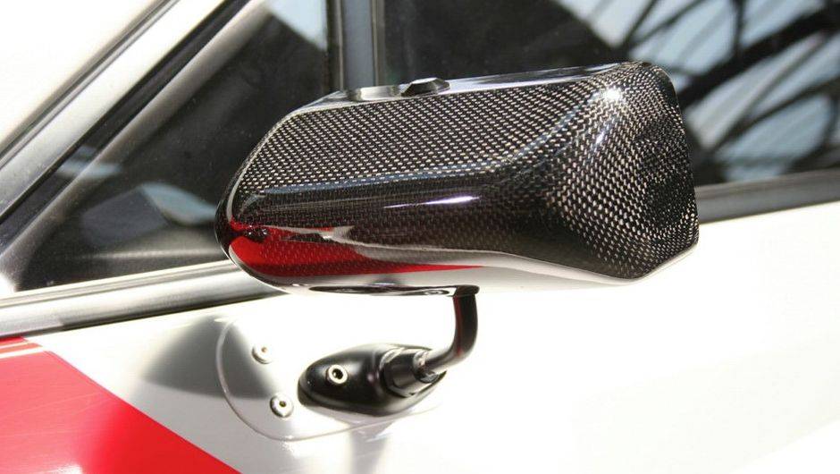Para obter essa redu&ccedil;&atilde;o, a Toyota introduziu materiais como fibra de carbono, pol&iacute;meros refor&ccedil;ados com fibra e policarbonato em sua estrutura | <a href="https://beta-develop.quatrorodas.abril.com.br/noticias/fabricantes/toyota-mostra-novos-fotos-gt86-trd-griffon-projec" rel="migration"></a>