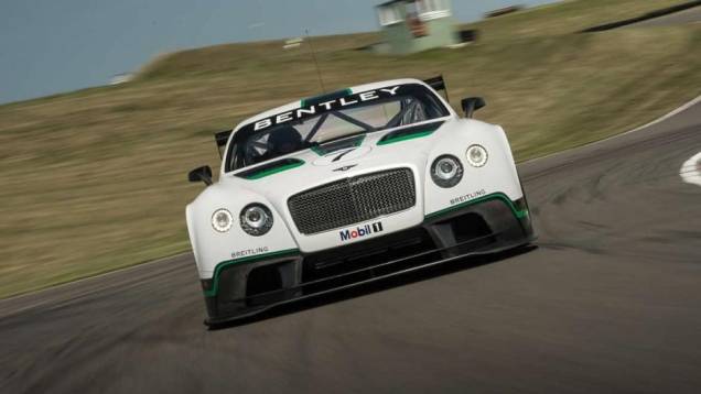 É utilizado câmbio sequencial de seis marchas, com controle eletrônico do diferencial. A tração é traseira | <a href="https://beta-develop.quatrorodas.abril.com.br/noticias/fabricantes/bentley-apresenta-continental-gt3-goodwood-746678.shtml" rel="migration">Leia mais</a> É utilizado câmbio sequencial de seis marchas, com controle eletrônico do diferencial. A tração é traseira | <a href="https://beta-develop.quatrorodas.abril.com.br/noticias/fabricantes/bentley-apresenta-continental-gt3-goodwood-746678.shtml" rel="migration">Leia mais</a>