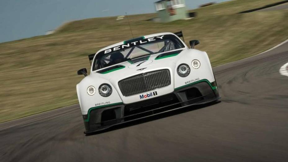 &Eacute; utilizado c&acirc;mbio sequencial de seis marchas, com controle eletr&ocirc;nico do diferencial. A tra&ccedil;&atilde;o &eacute; traseira | <a href="https://beta-develop.quatrorodas.abril.com.br/noticias/fabricantes/bentley-apresenta-continental-gt3-goodwood-746678.shtml" rel="migration">Leia mais</a>