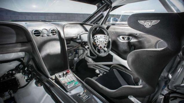 Para ganhar em desempenho, o Continental GT3 dispensa acabamento interno caprichado, deixando de lado materiais como couro e madeira, por exemplo | <a href="https://beta-develop.quatrorodas.abril.com.br/noticias/fabricantes/bentley-apresenta-continental-gt3-goodwood-74" rel="migration"></a> Para ganhar em desempenho, o Continental GT3 dispensa acabamento interno caprichado, deixando de lado materiais como couro e madeira, por exemplo | <a href="https://beta-develop.quatrorodas.abril.com.br/noticias/fabricantes/bentley-apresenta-continental-gt3-goodwood-74" rel="migration"></a>