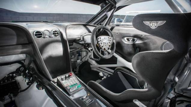 Para ganhar em desempenho, o Continental GT3 dispensa acabamento interno caprichado, deixando de lado materiais como couro e madeira, por exemplo | <a href="https://beta-develop.quatrorodas.abril.com.br/noticias/fabricantes/bentley-apresenta-continental-gt3-goodwood-74" rel="migration"></a> Para ganhar em desempenho, o Continental GT3 dispensa acabamento interno caprichado, deixando de lado materiais como couro e madeira, por exemplo | <a href="https://beta-develop.quatrorodas.abril.com.br/noticias/fabricantes/bentley-apresenta-continental-gt3-goodwood-74" rel="migration"></a>