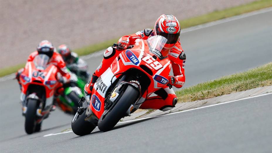 Nicky Hayden (Ducati) ficou com o sexto tempo | <a href="https://beta-develop.quatrorodas.abril.com.br/moto/noticias/motogp-marquez-conquista-pole-alemanha-746854.shtml" rel="migration">Leia mais</a>