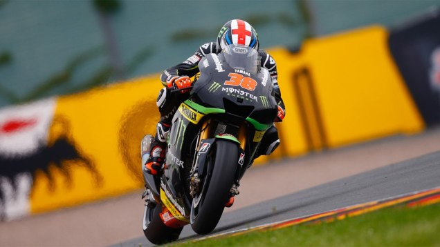 Bradley Smith (Monster Yamaha Tech 3) largar&aacute; na s&eacute;tima posi&ccedil;&atilde;o | <a href="https://beta-develop.quatrorodas.abril.com.br/moto/noticias/motogp-marquez-conquista-pole-alemanha-746854.shtml" rel="migration">Leia mais</a>