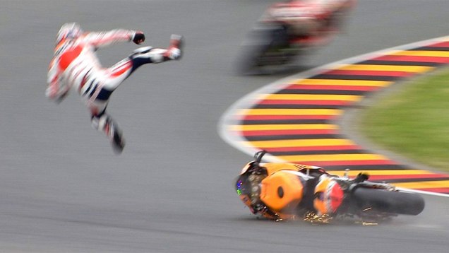 Dani Pedrosa (Repsol Honda Team) sofreu forte queda neste s&aacute;bado | <a href="https://beta-develop.quatrorodas.abril.com.br/moto/noticias/motogp-marquez-conquista-pole-alemanha-746854.shtml" rel="migration">Leia mais</a>