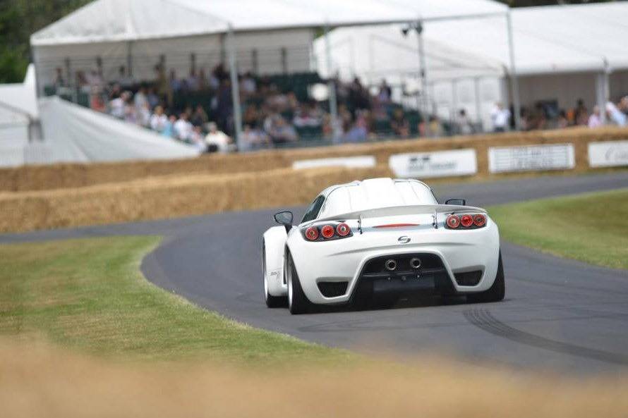 O modelo havia sido revelado em janeiro deste ano, durante um evento também no Reino Unido | <a href="%20https://beta-develop.quatrorodas.abril.com.br/noticias/fabricantes/sin-r1-circula-goodwood-747110.shtml" rel="migration">Leia mais</a> O modelo havia sido revelado em janeiro deste ano, durante um evento também no Reino Unido | <a href="%20https://beta-develop.quatrorodas.abril.com.br/noticias/fabricantes/sin-r1-circula-goodwood-747110.shtml" rel="migration">Leia mais</a>