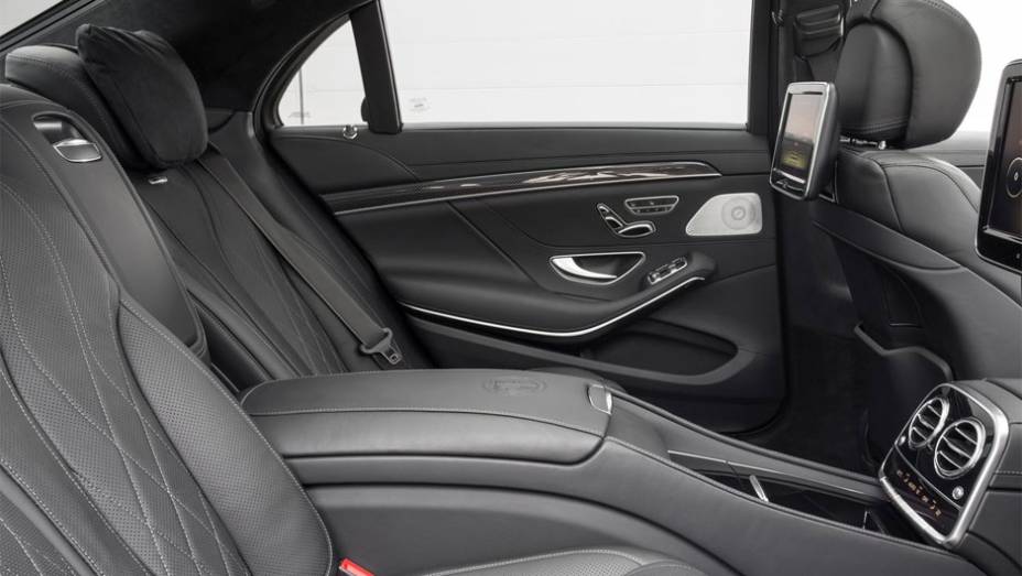Interior sofisticado | <a href="https://beta-develop.quatrorodas.abril.com.br/saloes/frankfurt/2013/mercedes-benz-s63-amg-751703.shtml" rel="migration">Leia mais</a> Interior sofisticado | <a href="https://beta-develop.quatrorodas.abril.com.br/saloes/frankfurt/2013/mercedes-benz-s63-amg-751703.shtml" rel="migration">Leia mais</a>