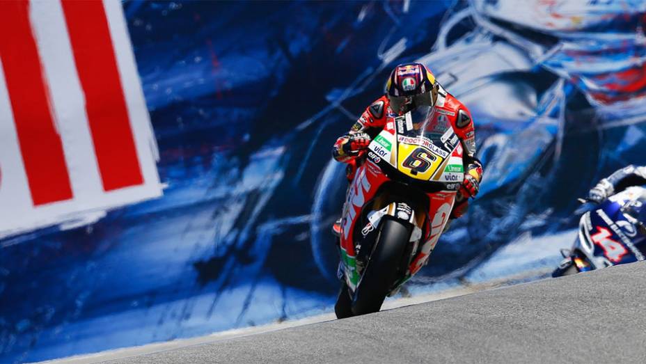 Stefan Bradl (LCR Honda MotoGP) conquistou a pole position neste sábado | <a href="https://beta-develop.quatrorodas.abril.com.br/moto/noticias/motogp-bradl-surpreende-pole-eua-747594.shtml" rel="migration">Leia mais</a>