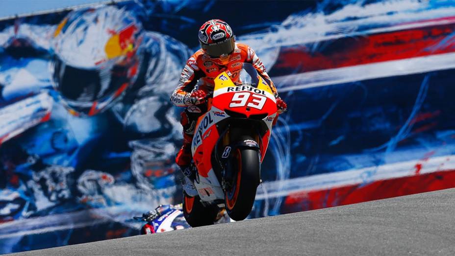 Marc Márquez (Repsol Honda Team), após uma queda, ficou com o segundo lugar | <a href="https://beta-develop.quatrorodas.abril.com.br/moto/noticias/motogp-bradl-surpreende-pole-eua-747594.shtml" rel="migration">Leia mais</a>