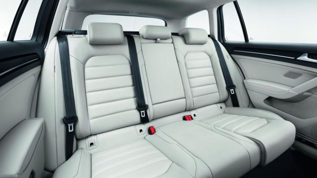 Nos dois casos, a transmiss&atilde;o &eacute; manual, de seis marchas | <a href="https://beta-develop.quatrorodas.abril.com.br/noticias/fabricantes/vw-anuncia-golf-variant-4motion-748128.shtml" rel="migration">Leia mais</a>