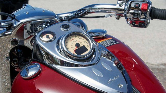 Moto conta com controle de cruzeiro e Ride by Wire (acelerador eletr&ocirc;nico) | <a href="https://beta-develop.quatrorodas.abril.com.br/moto/noticias/indian-chief-classic-2014-749944.shtml" rel="migration">Leia mais</a>