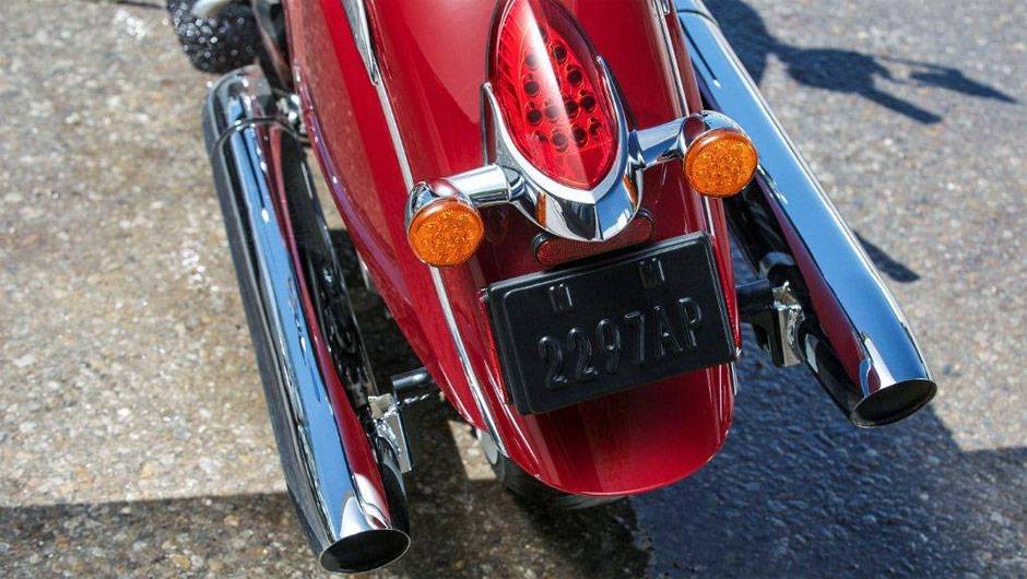 Os elementos cromados s&atilde;o uma constante na concep&ccedil;&atilde;o do modelo | <a href="https://beta-develop.quatrorodas.abril.com.br/moto/noticias/indian-chief-classic-2014-749944.shtml" rel="migration">Leia mais</a>