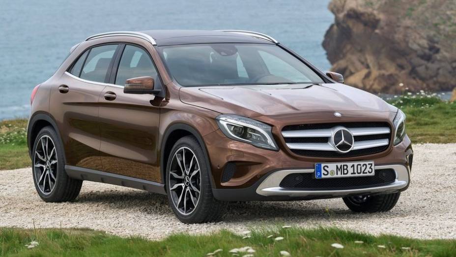 Após divulgar os esboços do modelo, a Mercedes-Benz revelou oficialmente o GLA 2015 | <a href="https://beta-develop.quatrorodas.abril.com.br/saloes/frankfurt/2013/mercedes-benz-gla-752127.shtml" rel="migration">Leia mais</a>