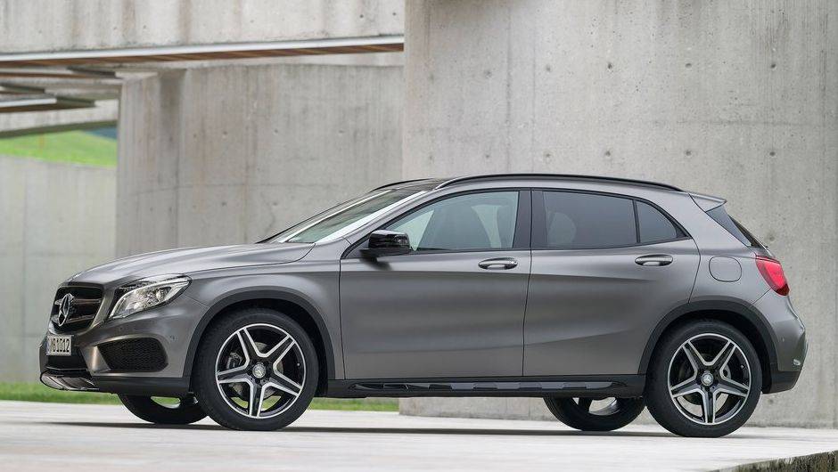 O crossover compacto possui 4.417 milímetros de comprimento, 1.804 milímetros de largura, 1.494 milímetros de altura e tem um coeficiente aerodinâmico de 0,29 | <a href="https://beta-develop.quatrorodas.abril.com.br/saloes/frankfurt/2013/mercedes-benz-gla-752127.shtml" rel="migration"></a> O crossover compacto possui 4.417 milímetros de comprimento, 1.804 milímetros de largura, 1.494 milímetros de altura e tem um coeficiente aerodinâmico de 0,29 | <a href="https://beta-develop.quatrorodas.abril.com.br/saloes/frankfurt/2013/mercedes-benz-gla-752127.shtml" rel="migration"></a>