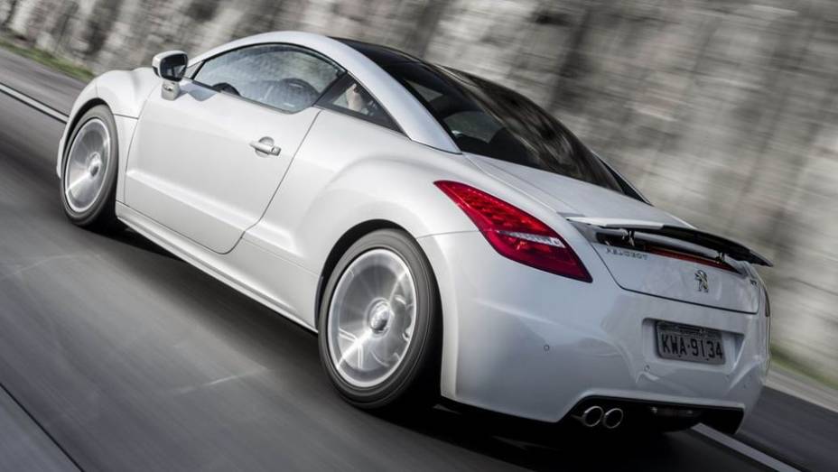 Em rela&ccedil;&atilde;o aos itens de seguran&ccedil;a, o novo RCZ conta com controle de tra&ccedil;&atilde;o (ASR) integrado ao controle de estabilidade (ESP), freios ABS com aux&iacute;lio para frenagem de urg&ecirc;ncia (AFU), etc | <a href="https://beta-develop.quatrorodas.abril.com.br/noticias/fabricantes/peuge" rel="migration"></a>