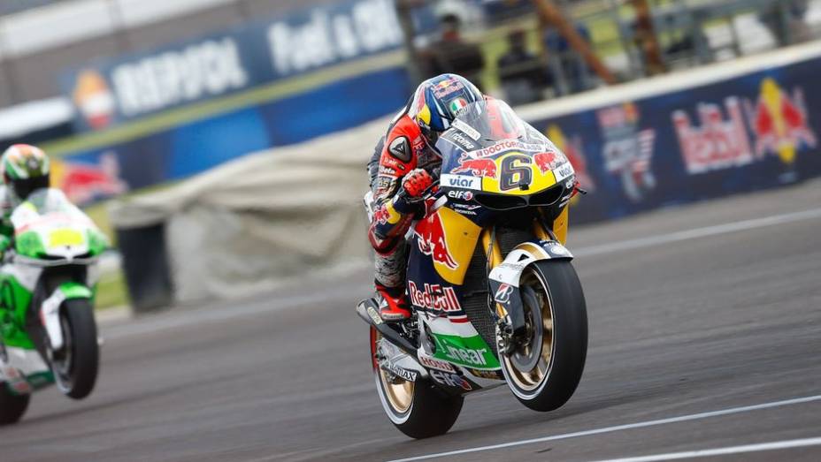 O alemão Stefan Bradl (LCR Honda MotoGP) ficou na terceira colocação | <a href="https://beta-develop.quatrorodas.abril.com.br/moto/noticias/motogp-marquez-lidera-1-2-honda-sexta-feira-750256.shtml" rel="migration">Leia mais</a>