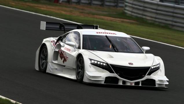 O modelo está plenamente adaptado ao regulamento já de 2014 da competição e da Federação Japonesa de Automobilismo | <a href="https://beta-develop.quatrorodas.abril.com.br/noticias/fabricantes/honda-revela-nsx-concept-gt-750208.shtml" rel="migration">Leia mais</a> O modelo está plenamente adaptado ao regulamento já de 2014 da competição e da Federação Japonesa de Automobilismo | <a href="https://beta-develop.quatrorodas.abril.com.br/noticias/fabricantes/honda-revela-nsx-concept-gt-750208.shtml" rel="migration">Leia mais</a>