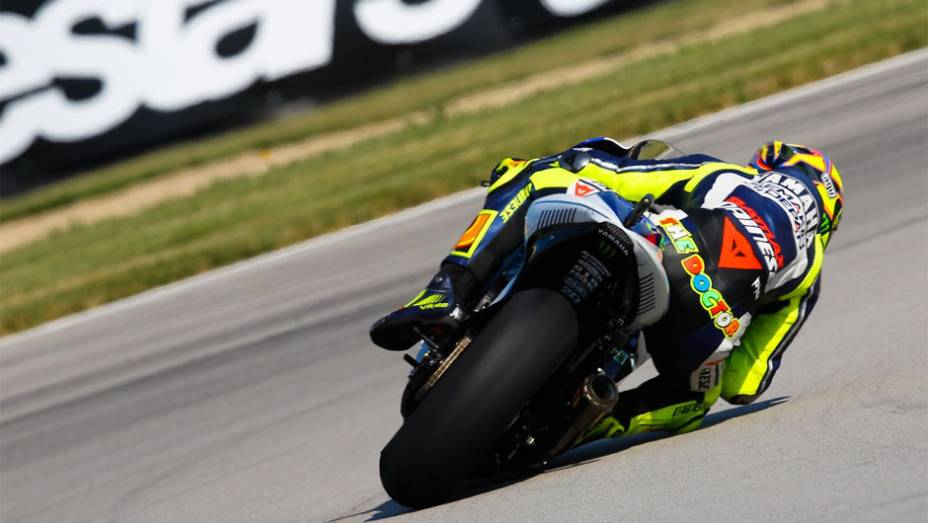 Valentino Rossi, que largou em nono, terminou a prova em quarto lugar | <a href="https://beta-develop.quatrorodas.abril.com.br/moto/noticias/motogp-marquez-vence-indianapolis-750342.shtml" rel="migration">Leia mais</a>