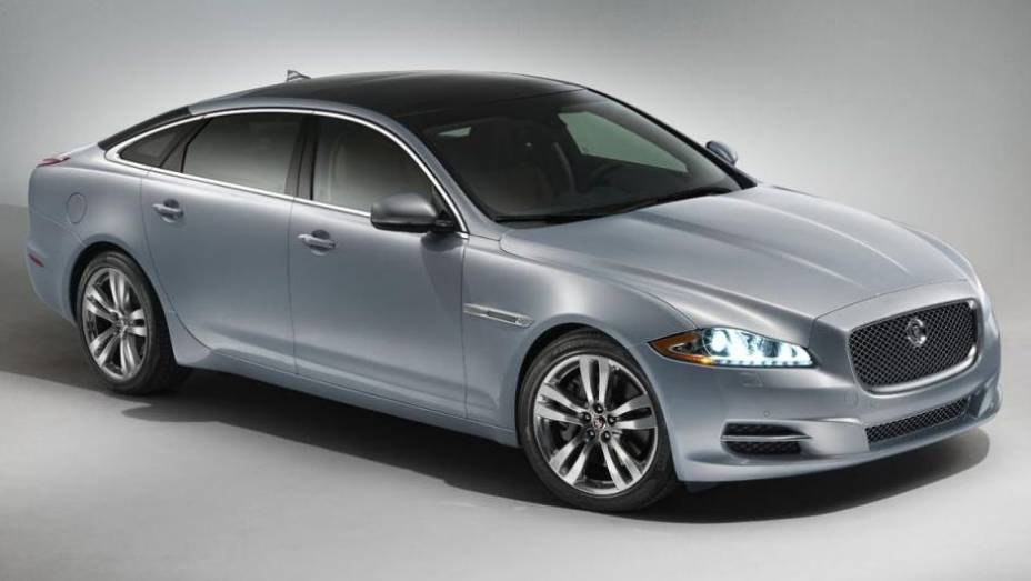 A Jaguar apresentou nesta terça-feira (20) o modelo 2014 do sedã XJ | <a href="https://beta-develop.quatrorodas.abril.com.br/noticias/fabricantes/jaguar-revela-xj-2014-750619.shtml" rel="migration">Leia mais</a>