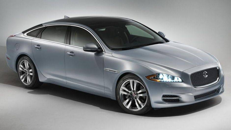 A Jaguar apresentou nesta terça-feira (20) o modelo 2014 do sedã XJ | <a href="https://beta-develop.quatrorodas.abril.com.br/noticias/fabricantes/jaguar-revela-xj-2014-750619.shtml" rel="migration">Leia mais</a> A Jaguar apresentou nesta terça-feira (20) o modelo 2014 do sedã XJ | <a href="https://beta-develop.quatrorodas.abril.com.br/noticias/fabricantes/jaguar-revela-xj-2014-750619.shtml" rel="migration">Leia mais</a>