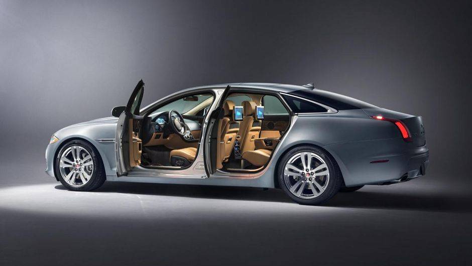 Os novos itens estão, sobretudo, na versão com entre-eixos alongado | <a href="https://beta-develop.quatrorodas.abril.com.br/noticias/fabricantes/jaguar-revela-xj-2014-750619.shtml" rel="migration">Leia mais</a> Os novos itens estão, sobretudo, na versão com entre-eixos alongado | <a href="https://beta-develop.quatrorodas.abril.com.br/noticias/fabricantes/jaguar-revela-xj-2014-750619.shtml" rel="migration">Leia mais</a>