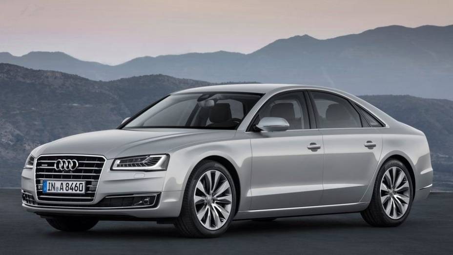 A Audi mostrou sua renovada linha A8 | <a href="https://beta-develop.quatrorodas.abril.com.br/saloes/frankfurt/2013/audi-a8-2014-753145.shtml" rel="migration">Leia mais</a>