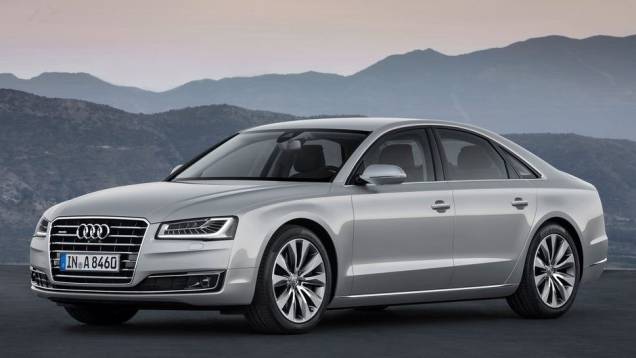 A Audi mostrou sua renovada linha A8 | <a href="https://beta-develop.quatrorodas.abril.com.br/saloes/frankfurt/2013/audi-a8-2014-753145.shtml" rel="migration">Leia mais</a> A Audi mostrou sua renovada linha A8 | <a href="https://beta-develop.quatrorodas.abril.com.br/saloes/frankfurt/2013/audi-a8-2014-753145.shtml" rel="migration">Leia mais</a>