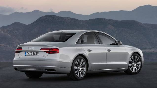 Os modelos chegarão ao mercado europeu em novembro deste ano, com preços partindo de 74,5 mil euros na Alemanha | <a href="https://beta-develop.quatrorodas.abril.com.br/saloes/frankfurt/2013/audi-a8-2014-753145.shtml" rel="migration">Leia mais</a> Os modelos chegarão ao mercado europeu em novembro deste ano, com preços partindo de 74,5 mil euros na Alemanha | <a href="https://beta-develop.quatrorodas.abril.com.br/saloes/frankfurt/2013/audi-a8-2014-753145.shtml" rel="migration">Leia mais</a>