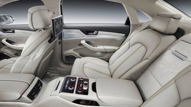 Falando sobre o interior do carro, os bancos dianteiros são ventilados e contam com a função "Massagem", bem como ajustes elétricos gerais (A8 e A8L) | <a href="https://beta-develop.quatrorodas.abril.com.br/saloes/frankfurt/2013/audi-a8-2014-753145.shtml" rel="migration">Leia mais</a> Falando sobre o interior do carro, os bancos dianteiros são ventilados e contam com a função "Massagem", bem como ajustes elétricos gerais (A8 e A8L) | <a href="https://beta-develop.quatrorodas.abril.com.br/saloes/frankfurt/2013/audi-a8-2014-753145.shtml" rel="migration">Leia mais</a>