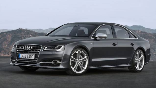Quanto à motorização, diversas opções estão disponíveis. A inicial tem o 3.0 TFSI, de 310 cavalos de potência, e o S8 (foto), 4.0 TFSI configurado para 520 cv | <a href="https://beta-develop.quatrorodas.abril.com.br/saloes/frankfurt/2013/audi-a8-2014-753145.shtml" rel="migration">Leia</a> Quanto à motorização, diversas opções estão disponíveis. A inicial tem o 3.0 TFSI, de 310 cavalos de potência, e o S8 (foto), 4.0 TFSI configurado para 520 cv | <a href="https://beta-develop.quatrorodas.abril.com.br/saloes/frankfurt/2013/audi-a8-2014-753145.shtml" rel="migration">Leia</a>