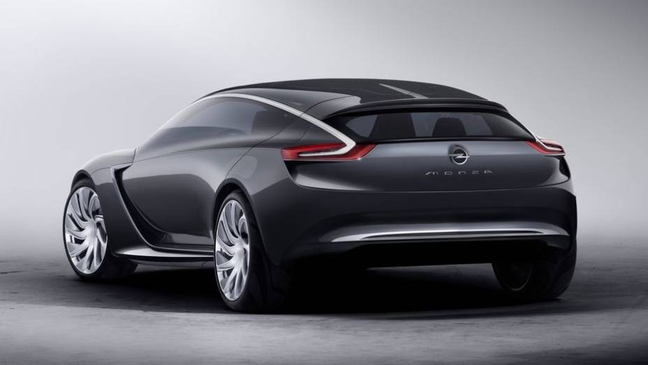 O carro antecipa conceitos de design que serão utilizados em seus próximos lançamentos | <a href="https://beta-develop.quatrorodas.abril.com.br/saloes/frankfurt/2013/opel-monza-concept-752069.shtml" rel="migration">Leia mais</a>