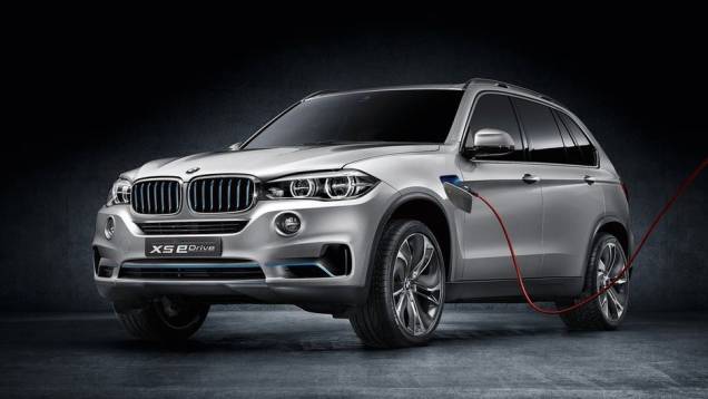 A BMW exibiu as primeiras fotos oficiais do Concept X5 eDrive, que será apresentado ao público no próximo Salão de Frankfurt | <a href="https://beta-develop.quatrorodas.abril.com.br//saloes/frankfurt/2013/bmw-concept-x5-edrive-752125.shtml" rel="migration">Leia mais</a> A BMW exibiu as primeiras fotos oficiais do Concept X5 eDrive, que será apresentado ao público no próximo Salão de Frankfurt | <a href="https://beta-develop.quatrorodas.abril.com.br//saloes/frankfurt/2013/bmw-concept-x5-edrive-752125.shtml" rel="migration">Leia mais</a>