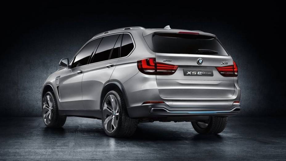 Quanto &agrave; motoriza&ccedil;&atilde;o, &eacute; utilizado um bloco de 4 cilindros turbo, cujas especifica&ccedil;&otilde;es t&eacute;cnicas ainda n&atilde;o foram informadas | <a href="https://beta-develop.quatrorodas.abril.com.br//saloes/frankfurt/2013/bmw-concept-x5-edrive-752125.shtml" rel="migration">Leia mais</a>