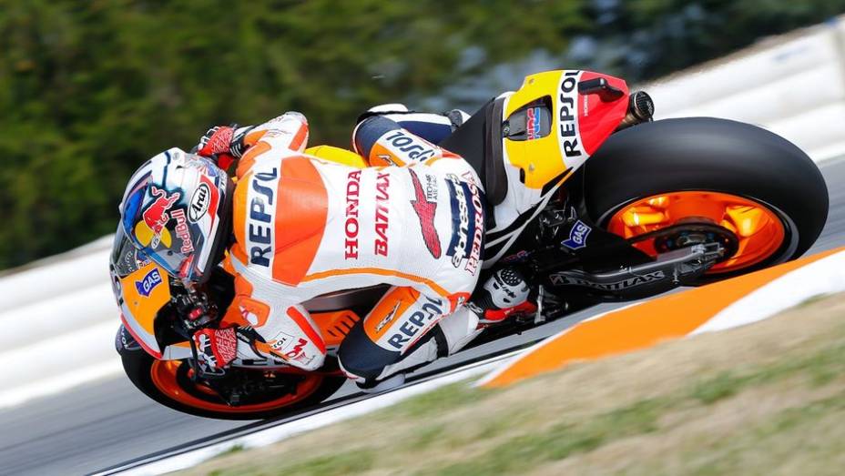 Na sequência veio Dani Pedrosa (Repsol Honda Team) | <a href="https://beta-develop.quatrorodas.abril.com.br/moto/noticias/motogp-crutchlow-pole-brno-751184.shtml" rel="migration">Leia mais</a>
