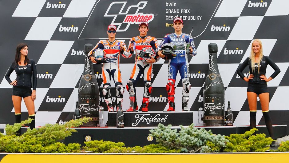 P&oacute;dio em Brno | <a href="https://beta-develop.quatrorodas.abril.com.br/moto/noticias/motogp-marquez-vence-mais-751228.shtml" rel="migration">Leia mais</a>