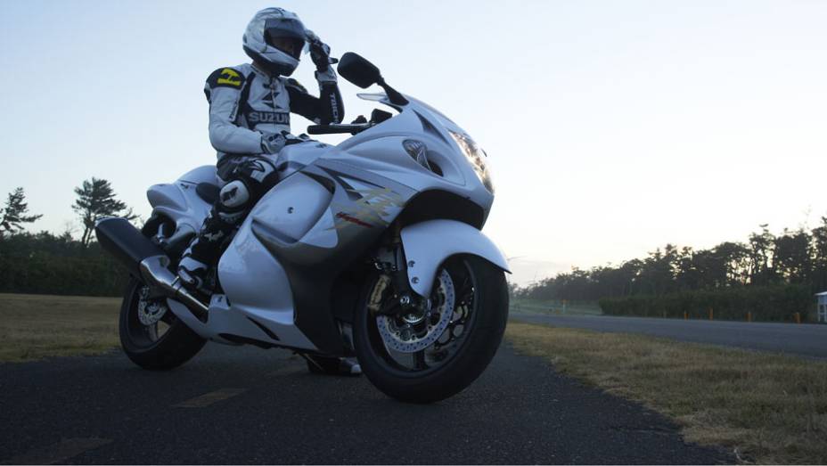 Suzuki Hayabusa 2013 chega ao Brasil com ABS | <a href="https://beta-develop.quatrorodas.abril.com.br/moto/noticias/suzuki-hayabusa-2013-chega-ao-brasil-abs-751353.shtml" rel="migration">Leia mais</a>