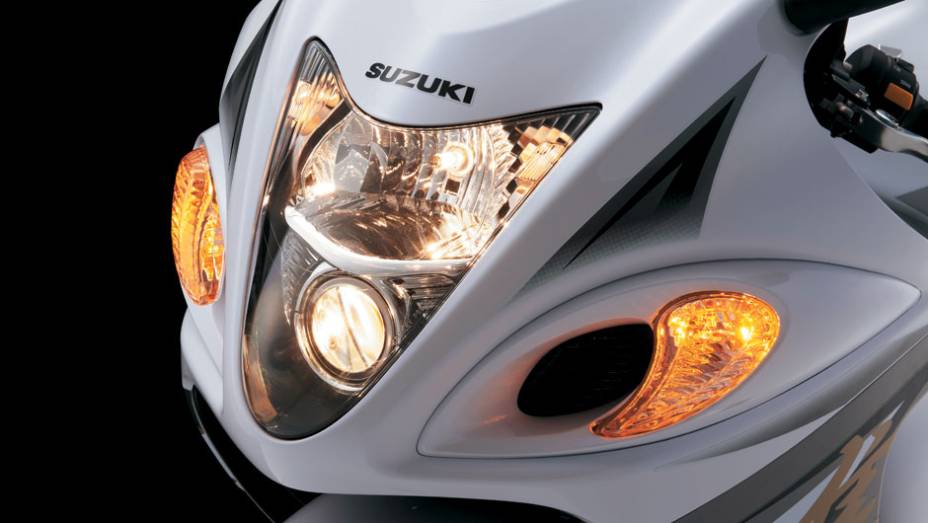 A mec&acirc;nica permanece a mesma | <a href="https://beta-develop.quatrorodas.abril.com.br/moto/noticias/suzuki-hayabusa-2013-chega-ao-brasil-abs-751353.shtml" rel="migration">Leia mais</a>