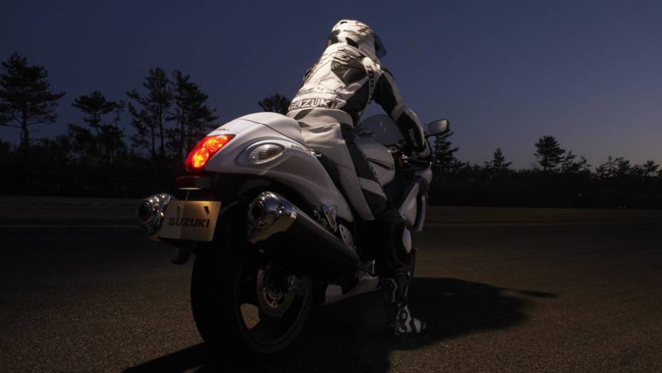 Motocicleta passar&aacute; a ser muito mais segura com os novos freios | <a href="https://beta-develop.quatrorodas.abril.com.br/moto/noticias/suzuki-hayabusa-2013-chega-ao-brasil-abs-751353.shtml" rel="migration">Leia mais</a>