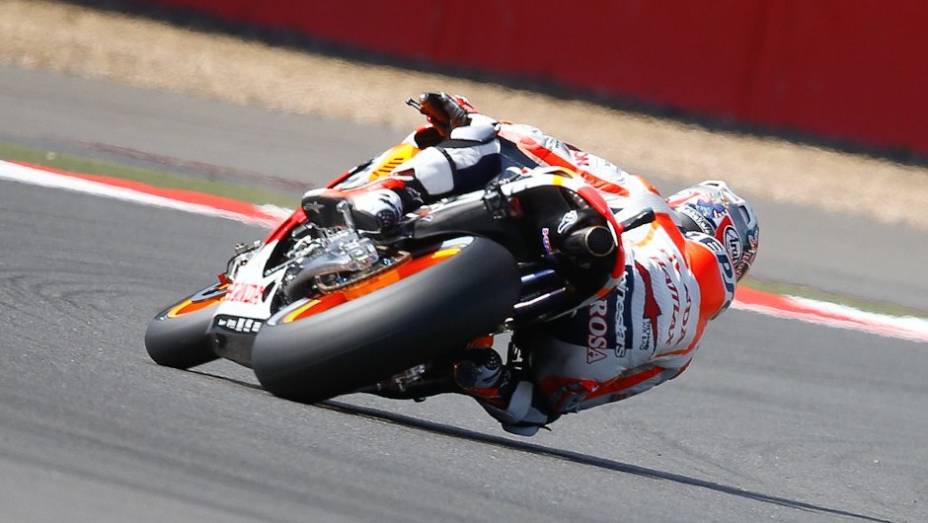 ...e Dani Pedrosa terminou em terceiro | <a href="https://beta-develop.quatrorodas.abril.com.br/moto/noticias/motogp-lorenzo-lidera-sexta-feira-751904.shtml" rel="migration">Leia mais</a>