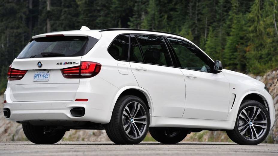 Modelo est&aacute; programado para chegar &agrave;s concession&aacute;rias europeias no dia 16 de novembro| <a href="https://beta-develop.quatrorodas.abril.com.br/noticias/fabricantes/bmw-lanca-x5-m50d-2014-752000.shtml" rel="migration">Leia mais</a>