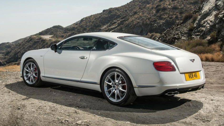 Com isso, o coup&eacute; passa a acelerar de 0 a 100 km/h em 4,5 segundos, alcan&ccedil;ando a velocidade m&aacute;xima de 309 km/h | <a href="https://beta-develop.quatrorodas.abril.com.br/saloes/frankfurt/2013/bentley-continental-gt-v8-s-752161.shtml" rel="migration">Leia mais</a>