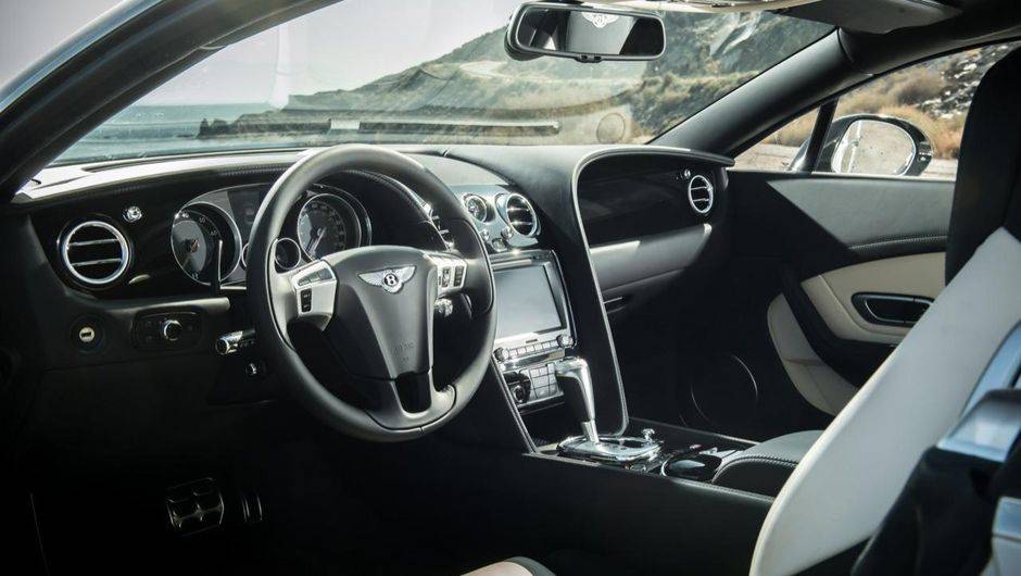 Vale lembrar que o GT V8 convencional tem marcas um pouco piores: 4,8s e 303 km/h, respectivamente. J&aacute; o GT V8 S convers&iacute;vel obteve 4,7s e 308 km/h nos mesmos testes | <a href="https://beta-develop.quatrorodas.abril.com.br/saloes/frankfurt/2013/bentley-continental-gt-v" rel="migration"></a>